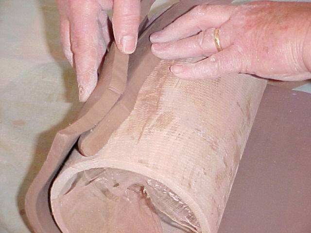 Bevelling slab for joint on body of jug